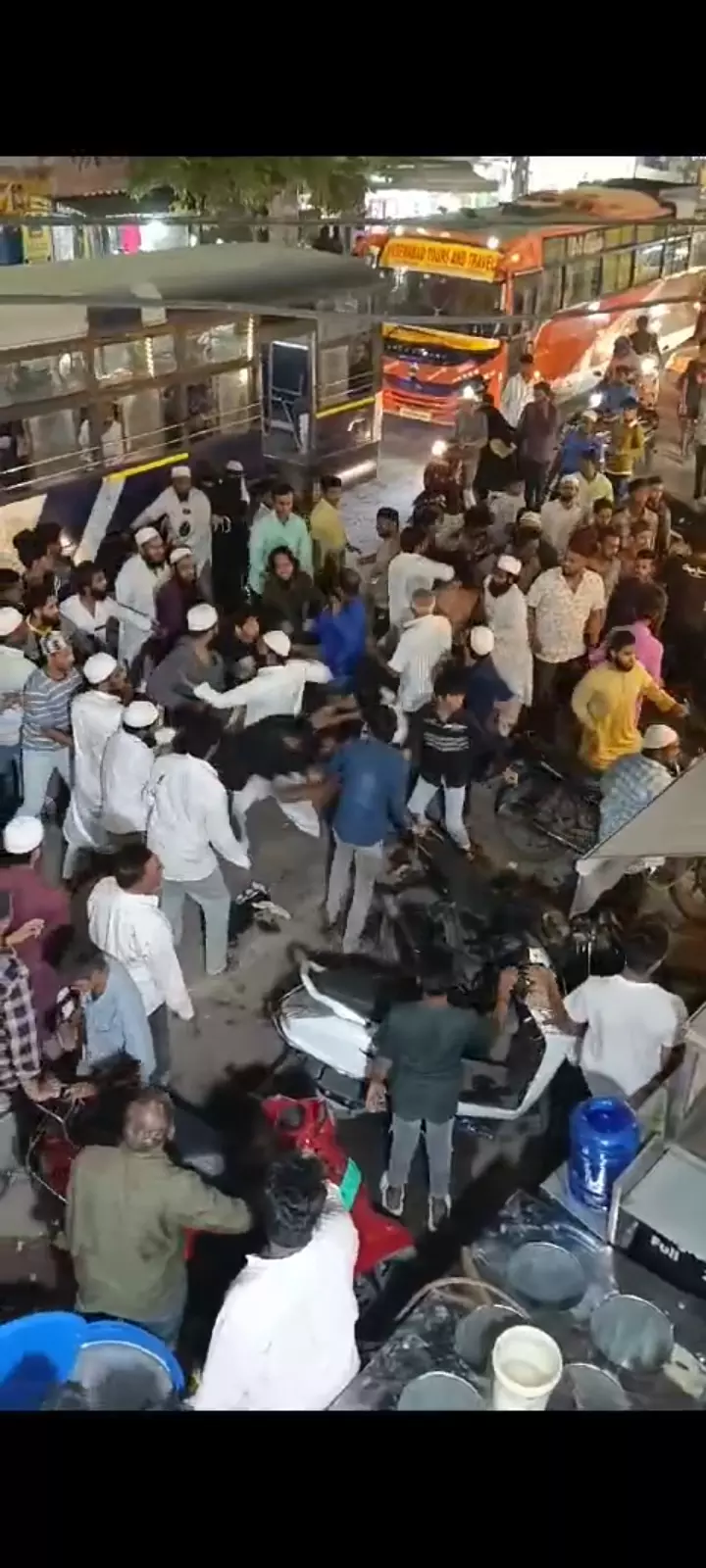 Eatery Brawl Over Haleem Payment Causes Traffic Chaos