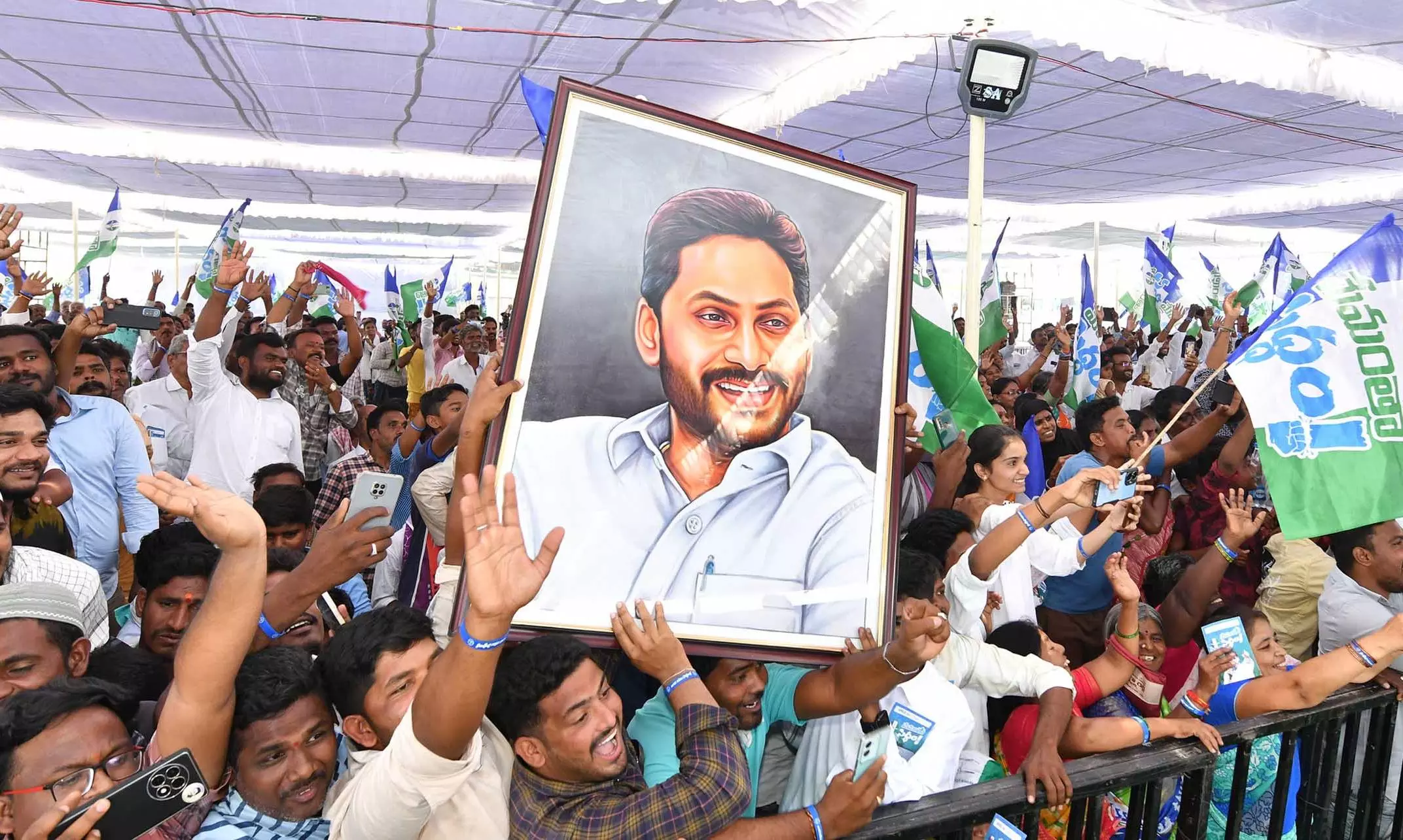 Jagan’s Memantha Siddam yatra receiving huge response