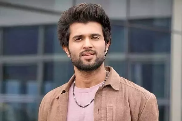Like to alternate between entertaining and serious films: Vijay Deverakonda Like to alternate between entertaining and serious films: Vijay Deverakonda