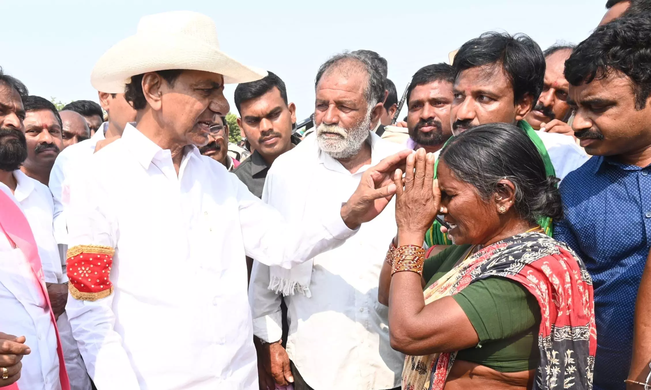 KCR Demands Rs 25,000 Compensation Per Acre to Farmers