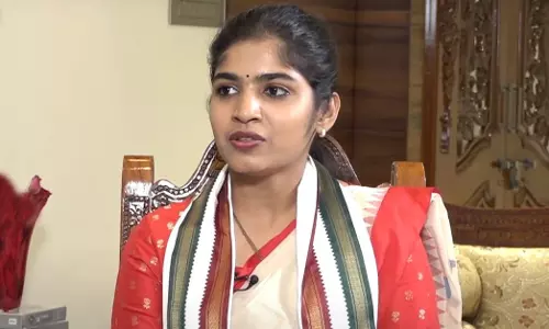 Why All BRS Leaders Visiting Only Dharavath Thanda: MLA Yashaswini Reddy