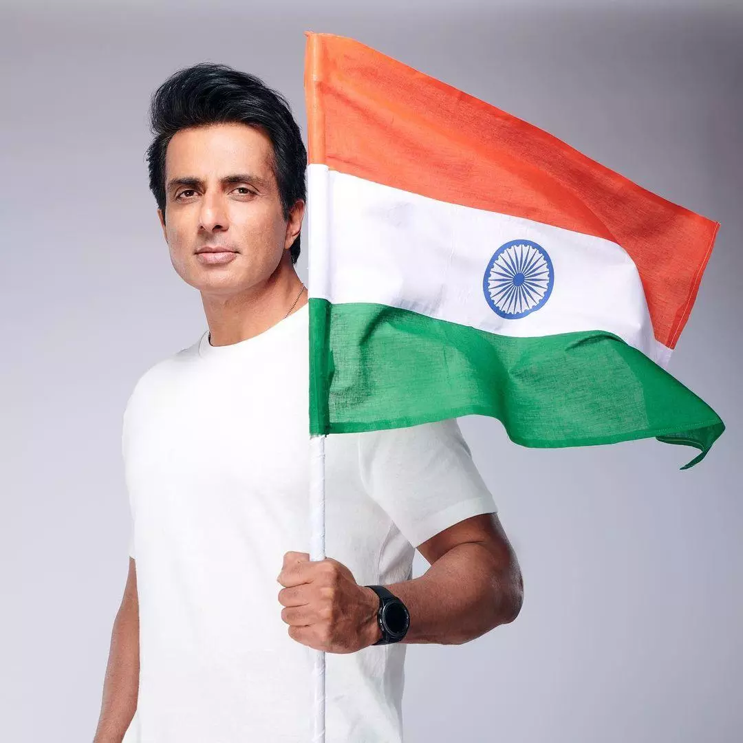 IPL Crowd Abuse: Sonu Sood Backs Hardik Pandya IPL Crowd Abuse: Sonu Sood Backs Hardik Pandya