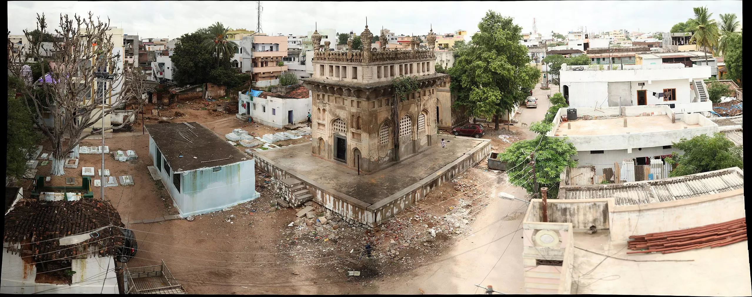 Qutb Shahi envoy’s tomb in Hyderabad lies in ruins