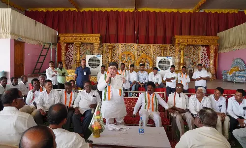 KCR spreading lies on farmer suicides: Ponnam