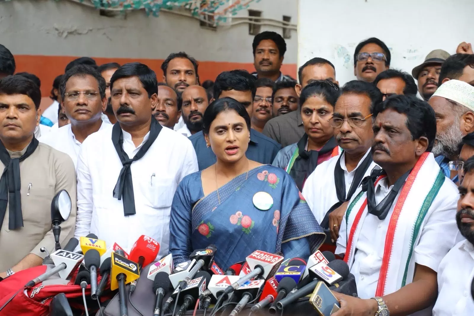 Congress fields Sharmila against YS Avinash Congress fields Sharmila against YS Avinash