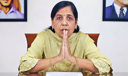 Netas’ Wives Swing To ‘Jailhouse Rock’