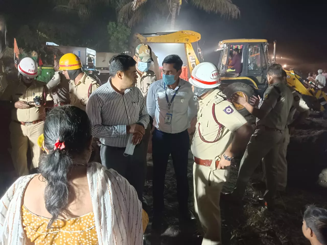 Toddler Falls Into Open Borewell in Vijayapura, Rescue Ops on Toddler Falls Into Open Borewell in Vijayapura, Rescue Ops on