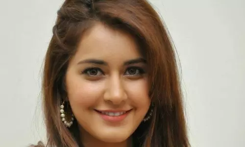 Raashi Khanna moves into her new house in Hyderabad Raashi Khanna moves into her new house in Hyderabad