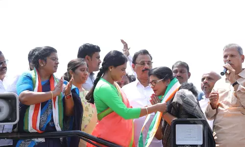 Andhra Pradesh: Former Union Minister Killi Kruparani Returns to Congress