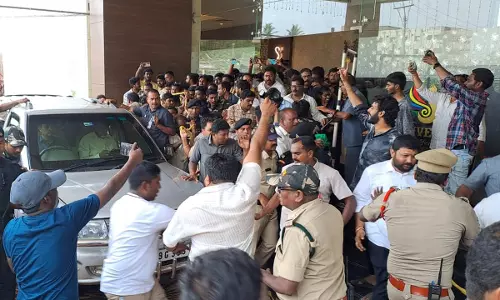TD Cadres Gherao Chandrababu Naidu at Palakollu