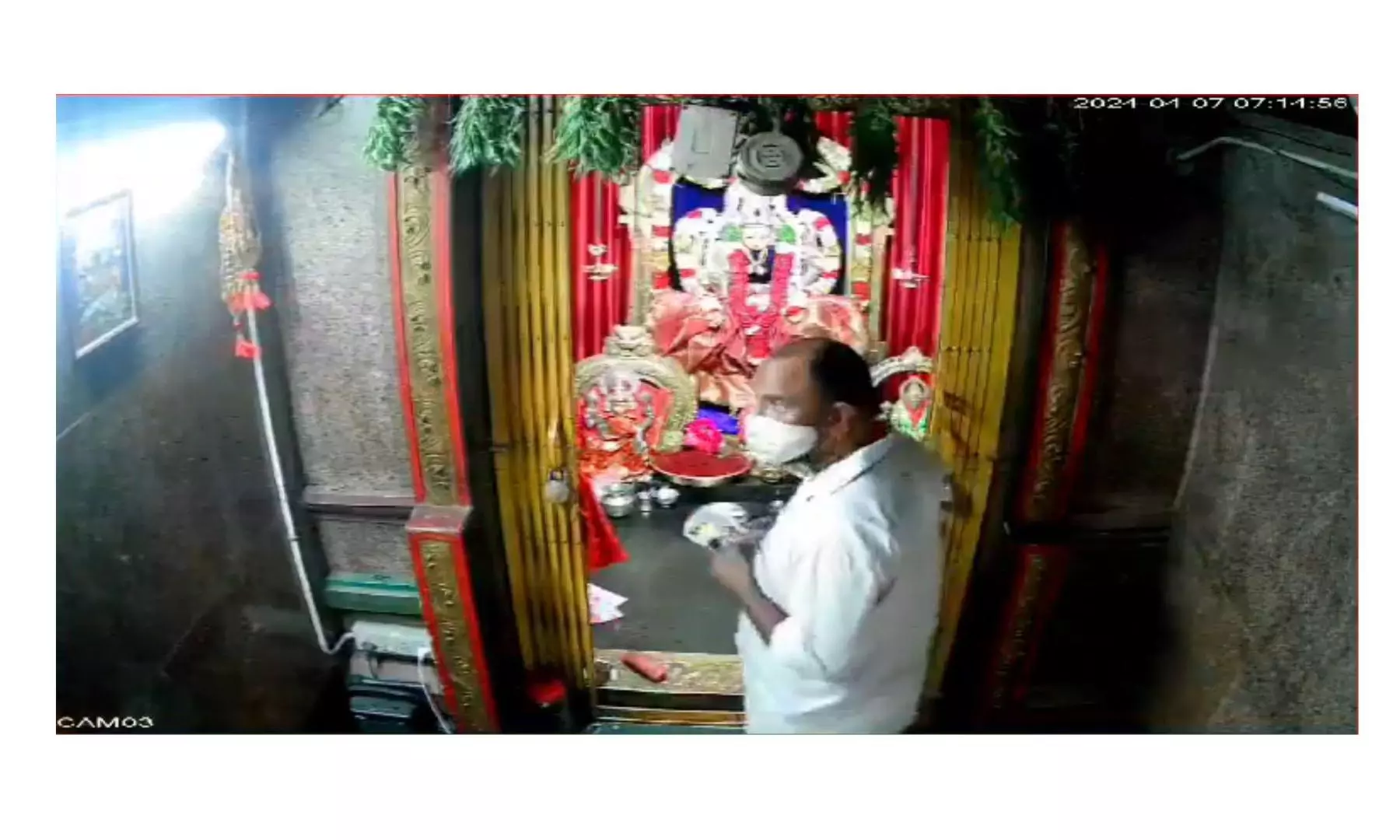 Andhra Pradesh: Thief Posing as Devotee Steals Mangalsutra off Temple Deity