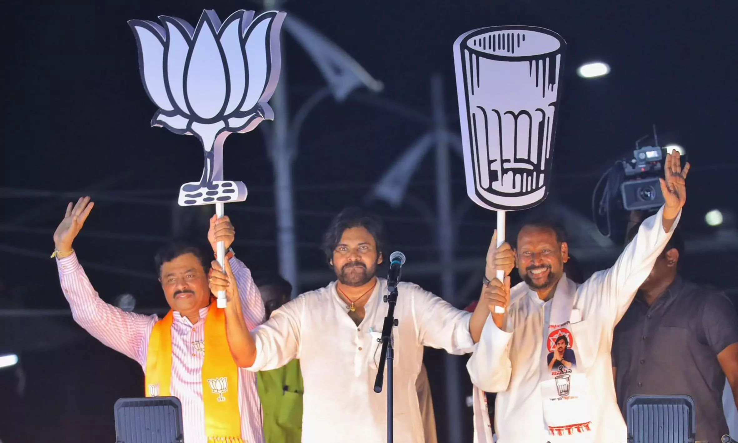 Pawan Kalyan’s Varahi Vijayabheri Yatra held in Anakapalle
