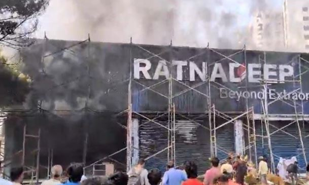 Hyderabad: Fire Breaks Out at Ratnadeep Supermarket in Bandlaguda Hyderabad: Fire Breaks Out at Ratnadeep Supermarket in Bandlaguda