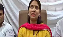 BRS to Field Sayanna Daughter Niveditha