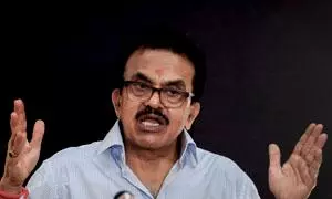 Nirupam Claims Raut Is Kingpin in COVID Khichadi Scam Nirupam Claims Raut Is Kingpin in COVID Khichadi Scam