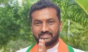 Medak BRS candidate distributing cash: Raghunandan