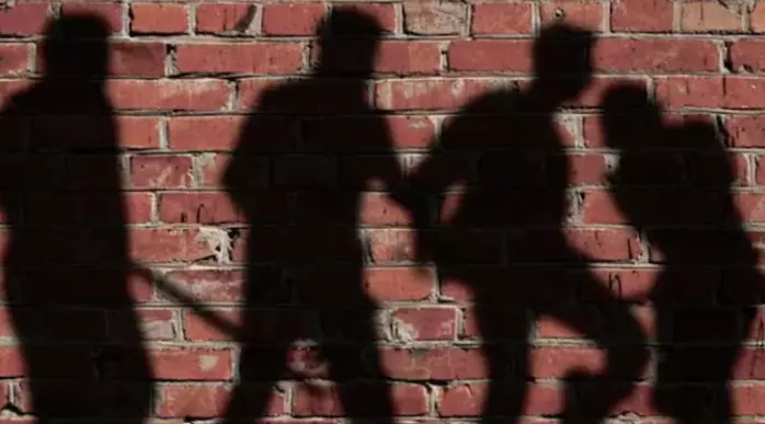 Unauthorised hawkers brawl with glass bottles in Tirumala