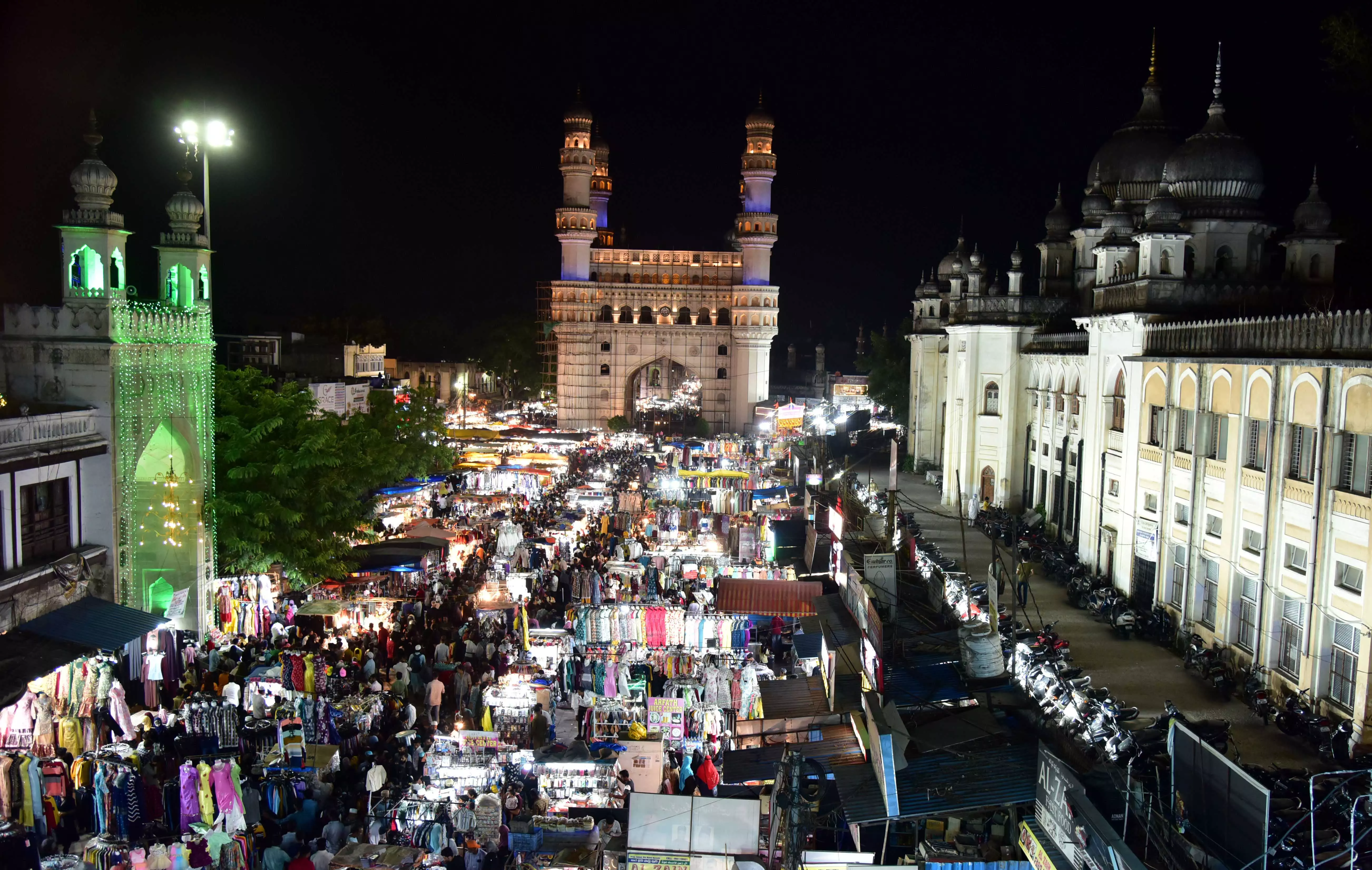 Hyderabad: Markets Abuzz With Id Shoppers
