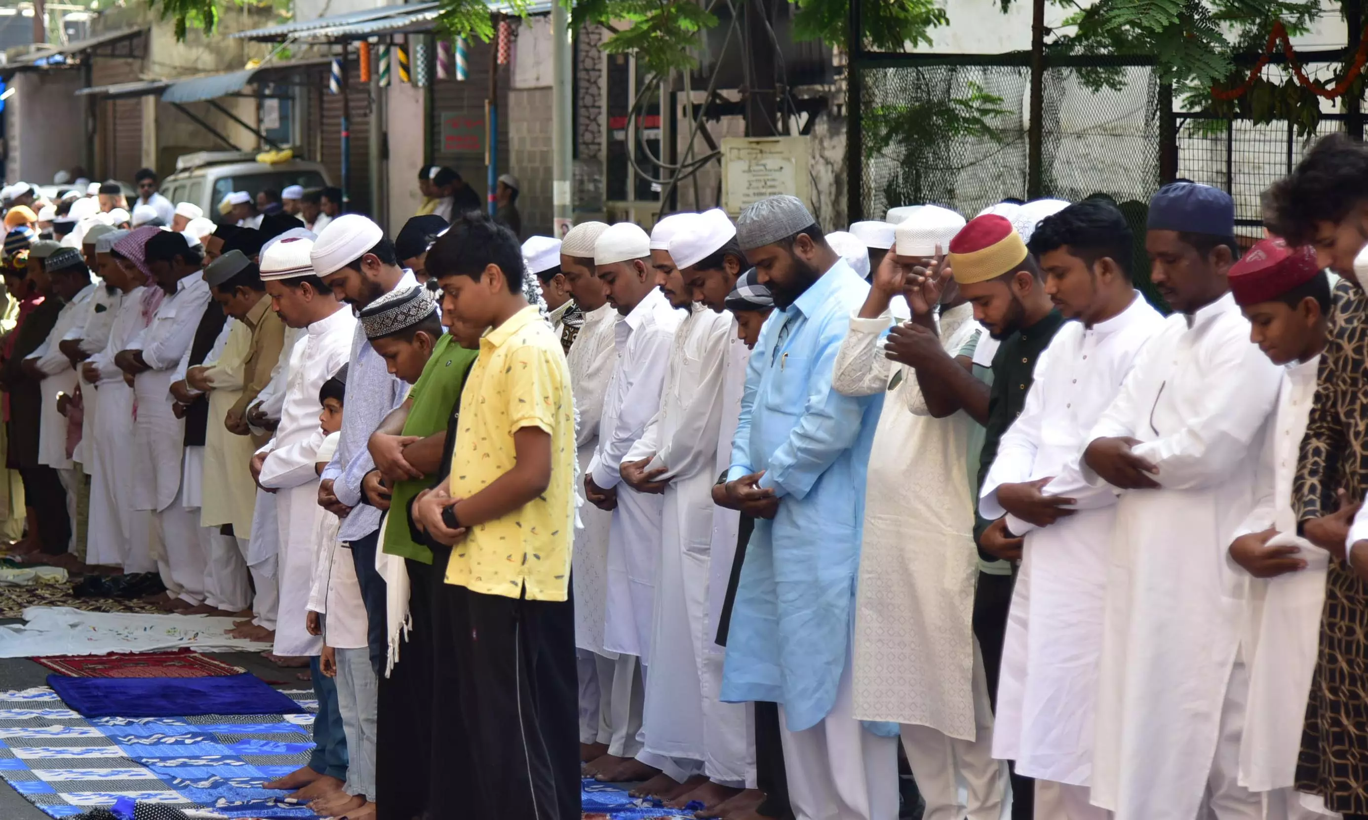 City Celebrates Id on a Traditional Note