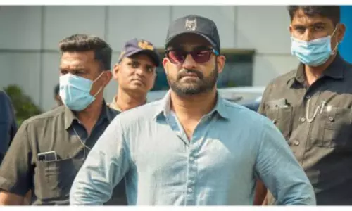 Jr NTR arrives in Mumbai in style for War 2