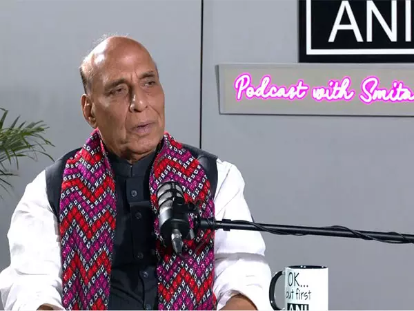 No graft taint on him: Rajnath on decision to have Nitish back in NDA fold