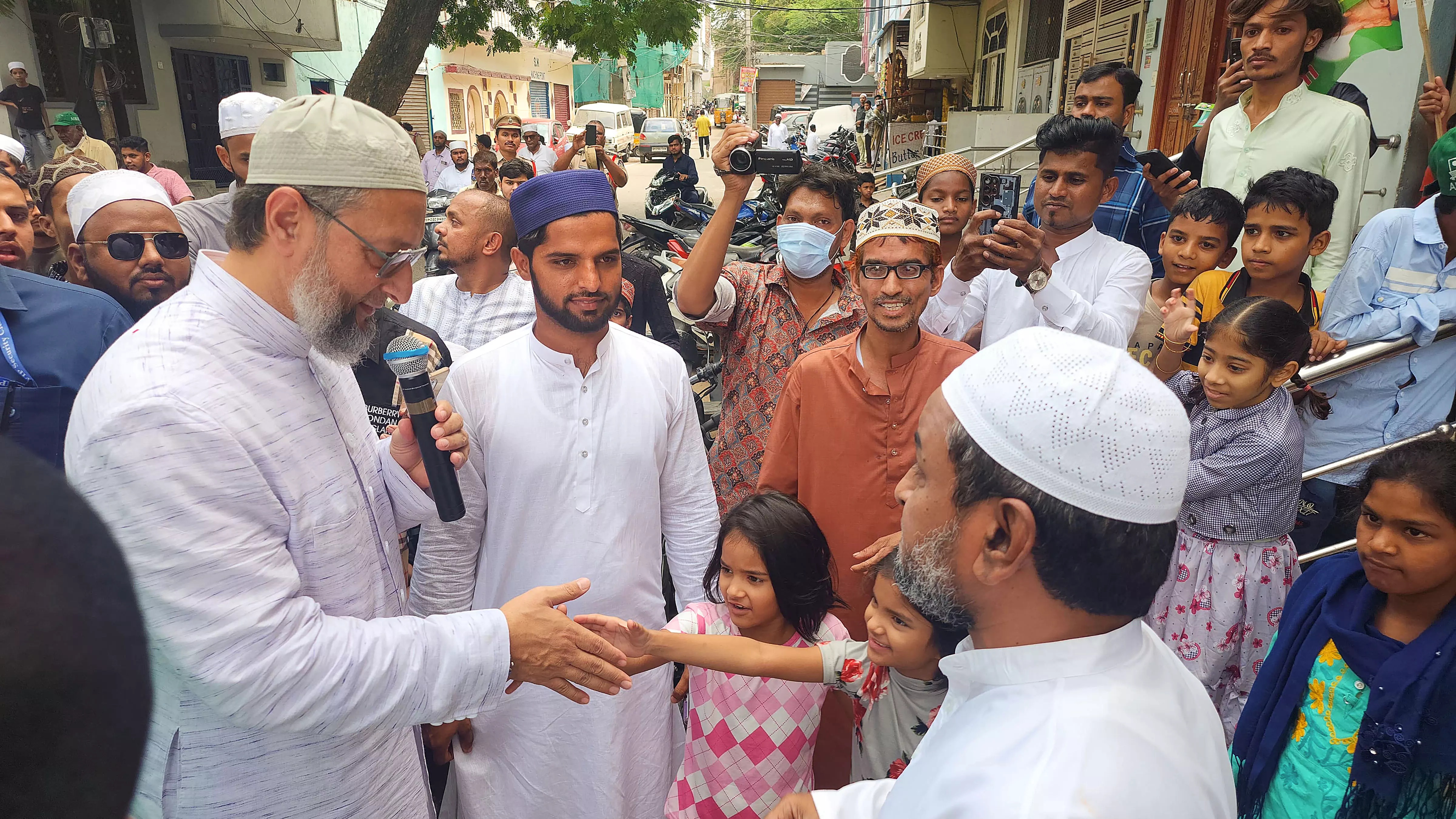 Owaisi Begins Election Campaign with his Walkathon