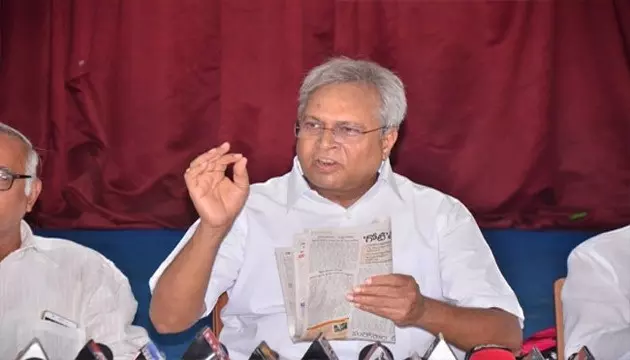 Aruna Kumar Wants To File Suit Against Ramaji Rao on Chit Fund Business