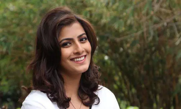 Marriage date yet to be fixed, says Varalaxmi Sarathkumar Marriage date yet to be fixed, says Varalaxmi Sarathkumar