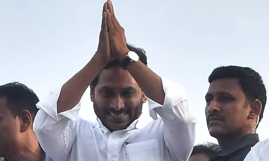 Vote The Party That Has Benefited You More, Jagan Tells Weavers