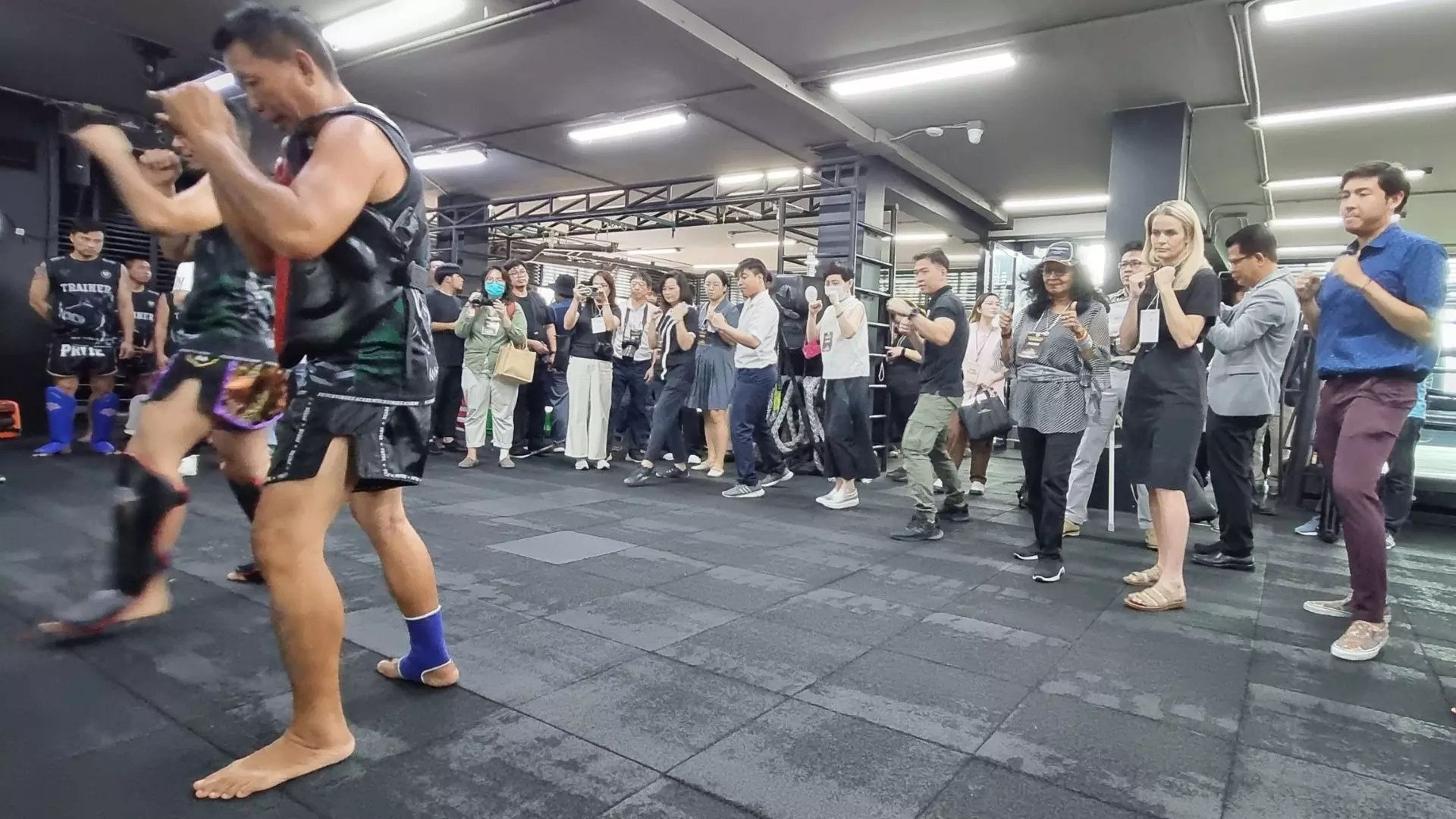 Gloves up! It is time for a Muay Thai bout