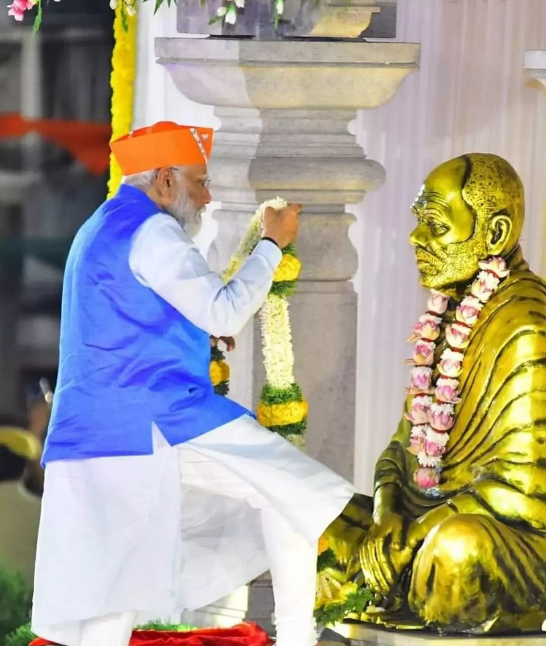 PM Modis Mangaluru Roadshow Draws Enthusiastic Crowd