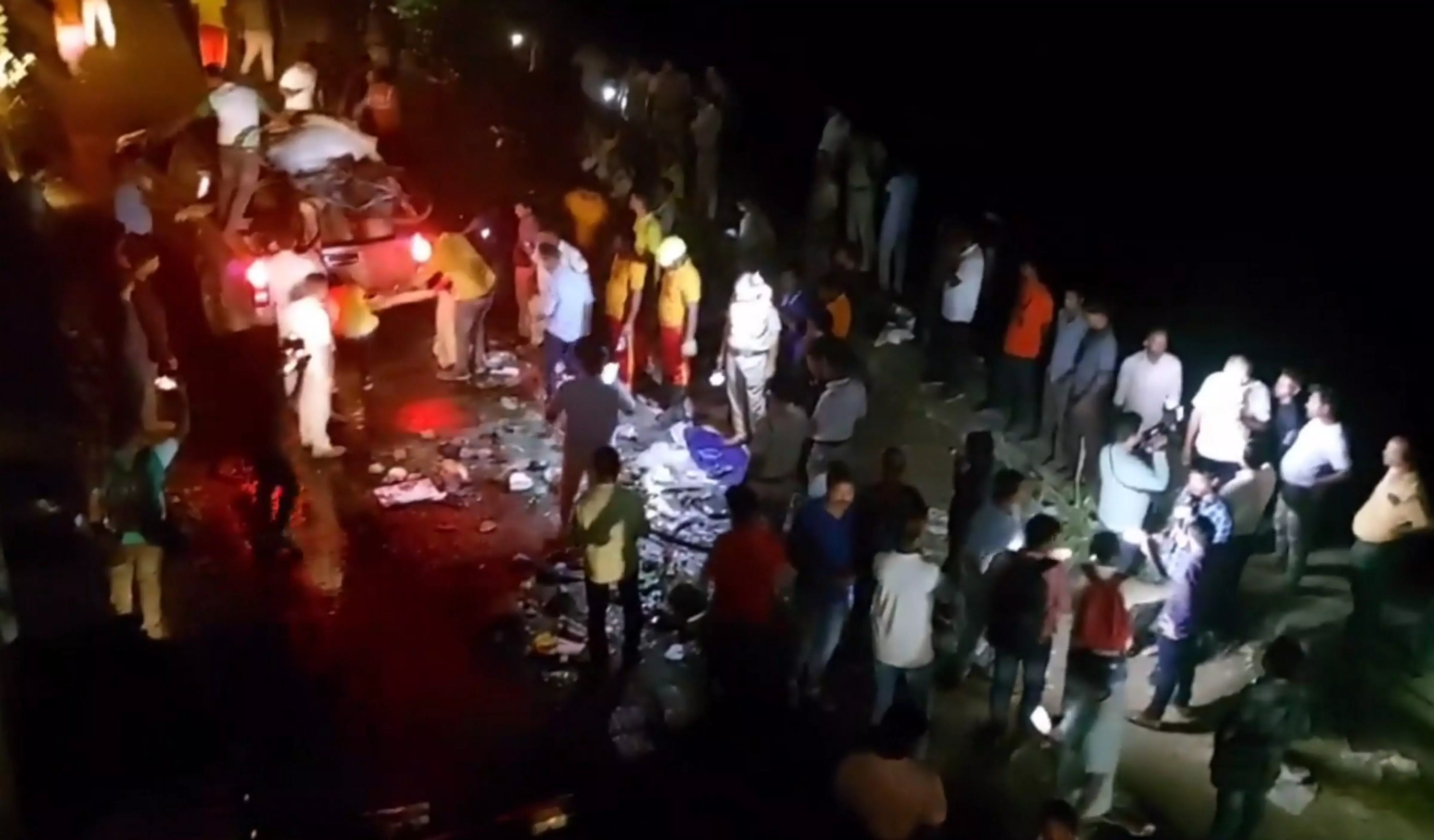 Haldia-bound bus falls off flyover in Odisha’s Jajpur, 5 Dead Haldia-bound bus falls off flyover in Odisha’s Jajpur, 5 Dead