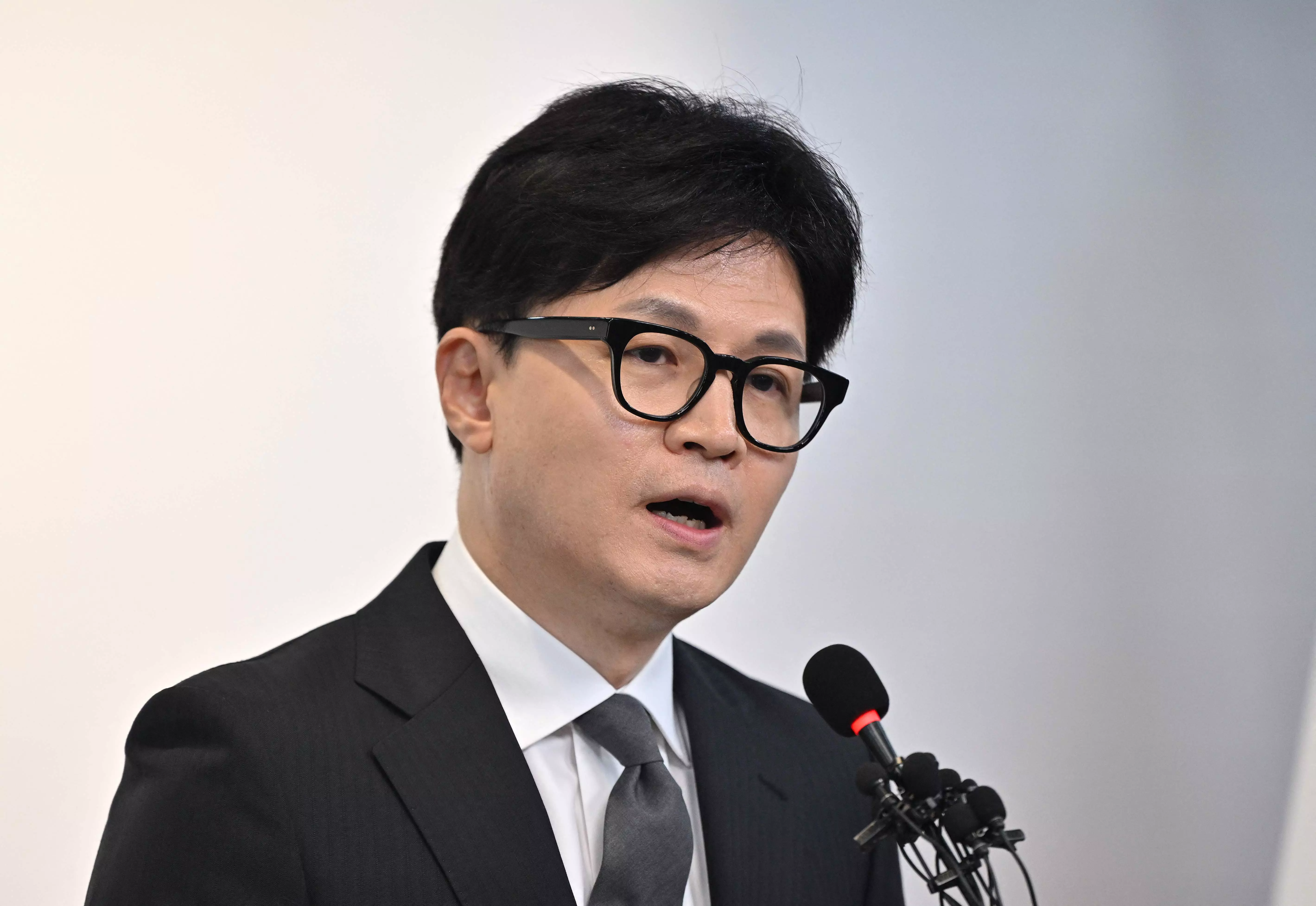 스칸드 다얄 |  한국의 긴장 속에, 국회의원 선거에서 야당의 승리는 윤 총재에게 큰 좌절이었다