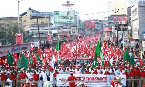 Annie Raja Responds to Rahul Gandhis Campaign with Massive Roadshow in Wayanad