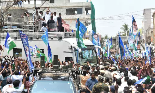 Parties Adopt New Ways to Reach Voters Parties Adopt New Ways to Reach Voters