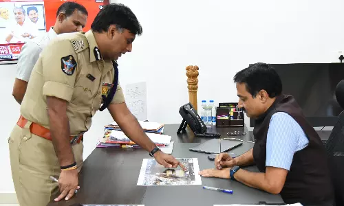 Police Continue Probe to Nab Culprits in CM Jagan Attack Case