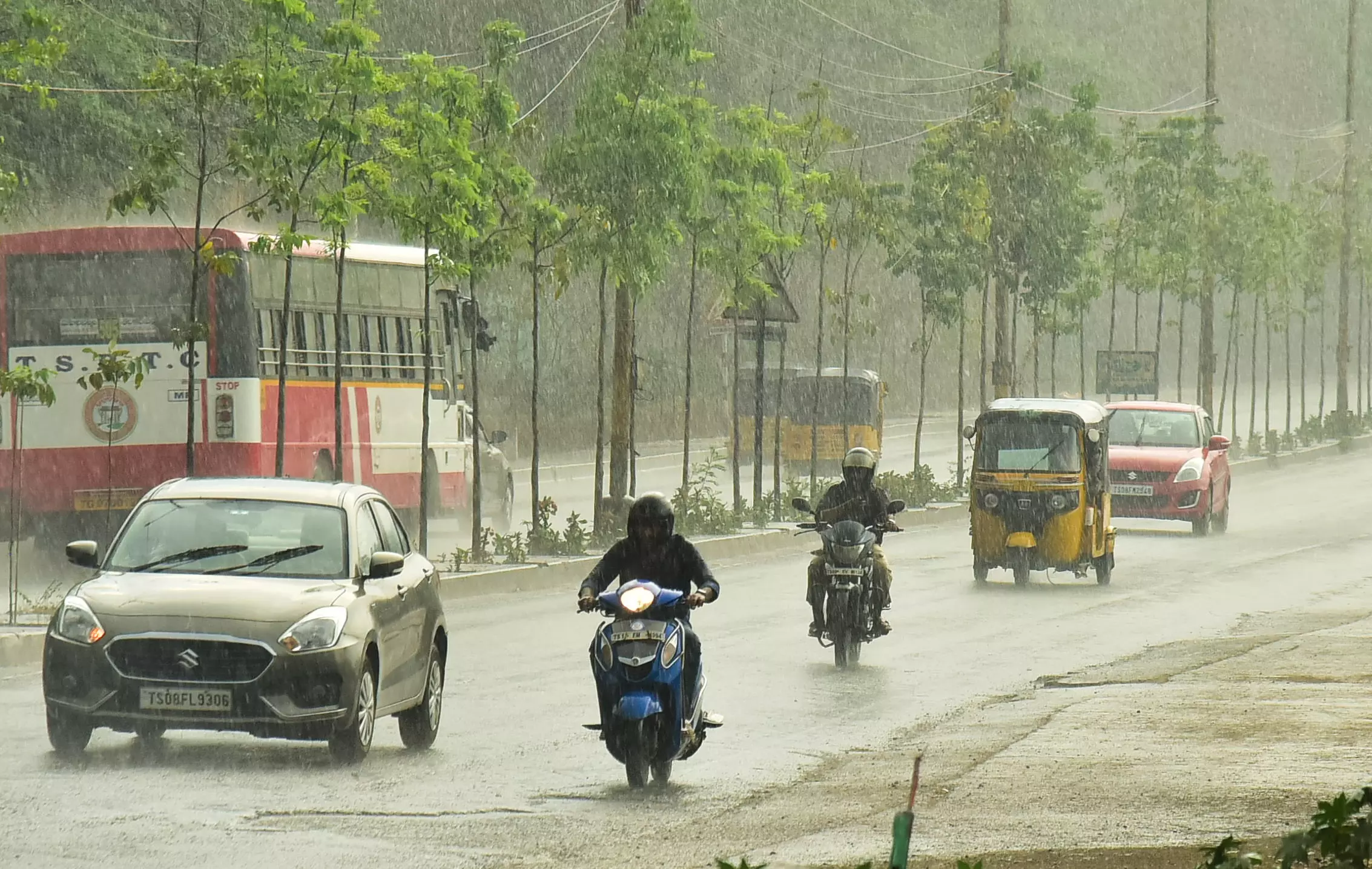 Brief Showers Cool City, While Heat Wave Torments Districts Brief Showers Cool City, While Heat Wave Torments Districts