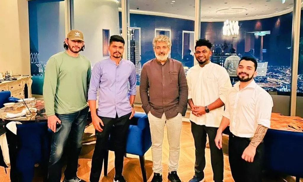 Fans go berserk as Photos of Mahesh Babu, Rajamouli go viral Fans go berserk as Photos of Mahesh Babu, Rajamouli go viral