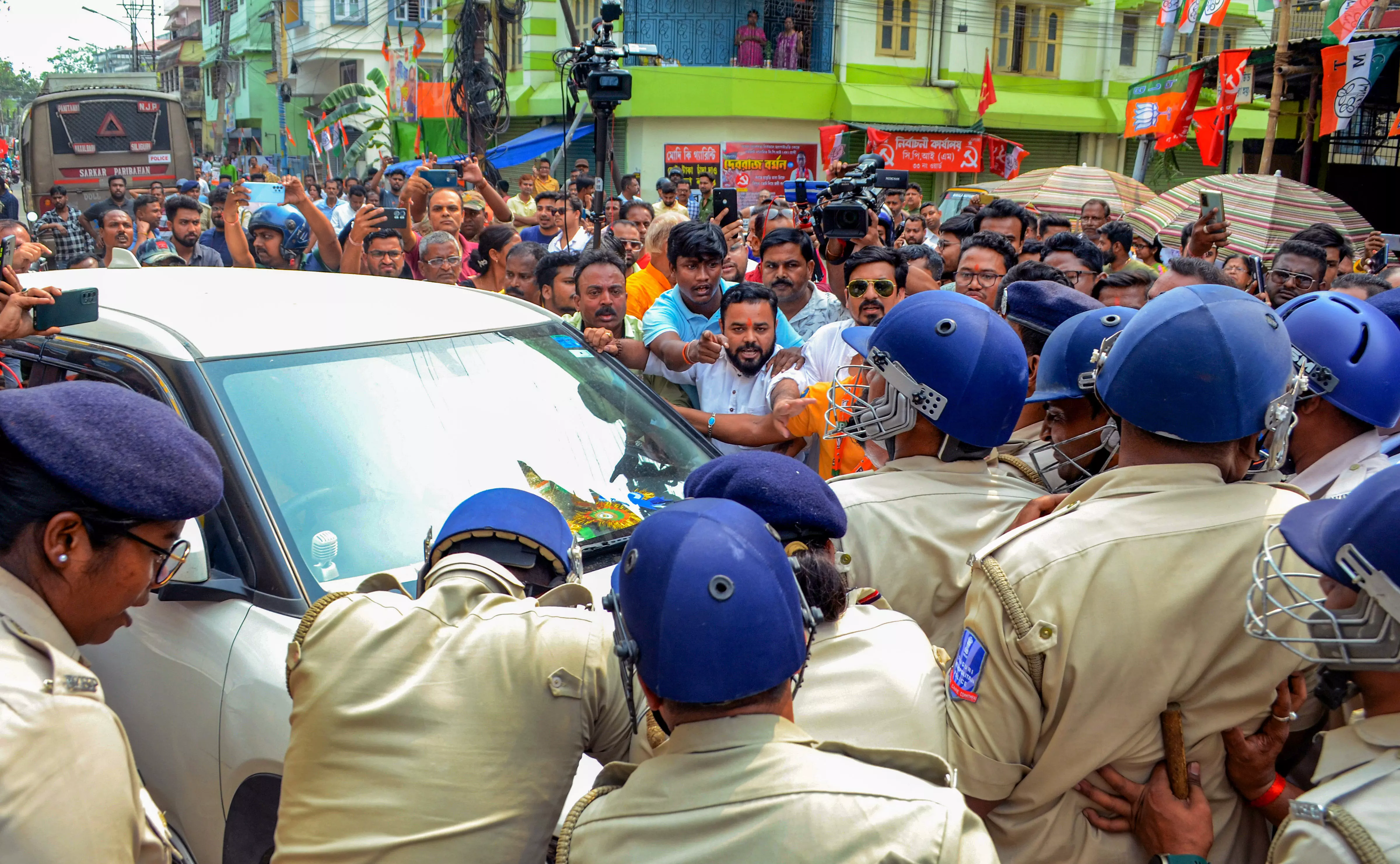 1st Phase LS Polls in WB Sees Violence, 77.57 Per Cent Voting 1st Phase LS Polls in WB Sees Violence, 77.57 Per Cent Voting