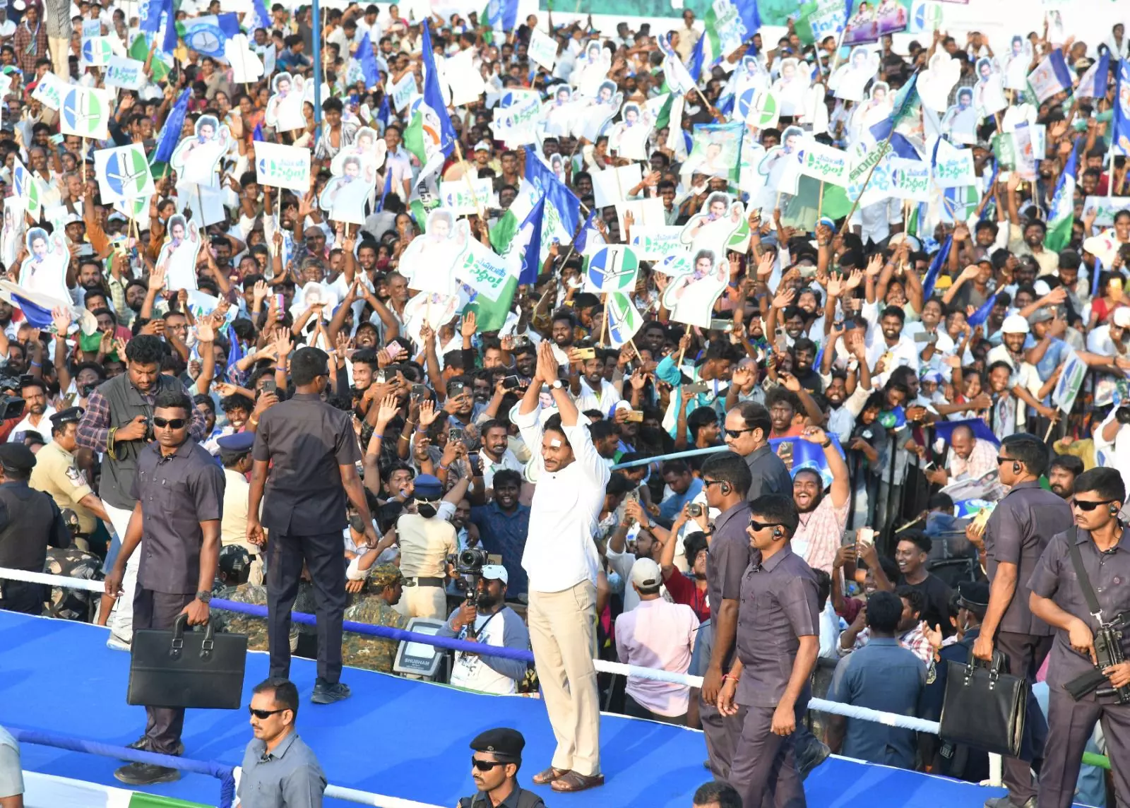 Sea of Supporters Hail Jagan in Kakinada