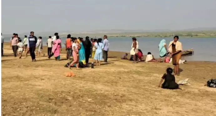 2 Dead, 6 go Missing as Boat Capsizes in Mahanadi River in Odisha 2 Dead, 6 go Missing as Boat Capsizes in Mahanadi River in Odisha