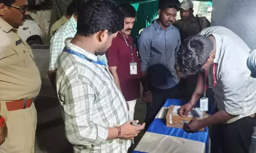Rajamundry: Poll officials seize gold and silver worth Rs.8.73 cr Rajamundry: Poll officials seize gold and silver worth Rs.8.73 cr