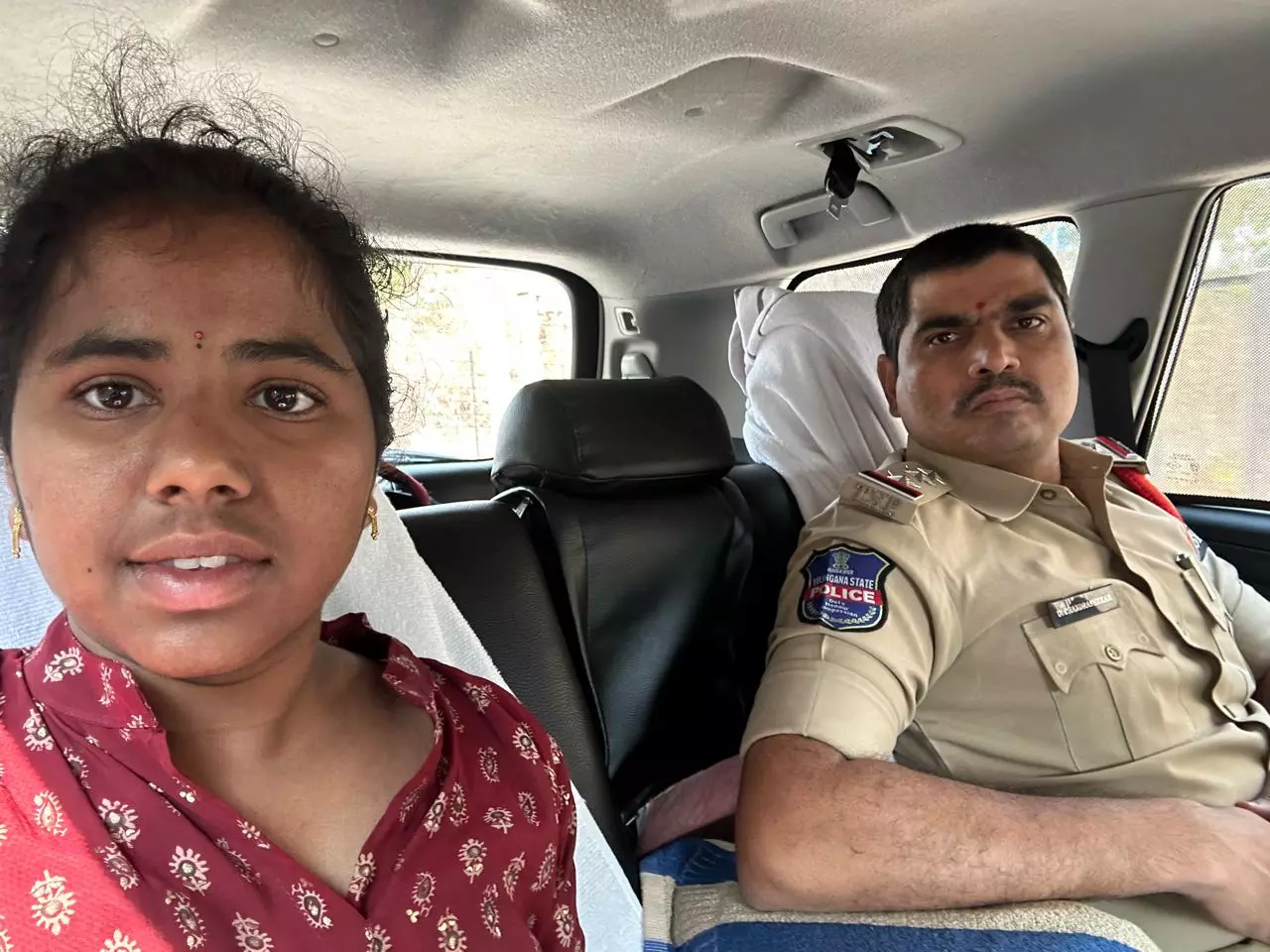 Good Samaritan Cop Helps Lost Girl Reach Exam Centre on Time