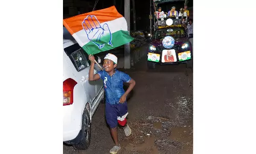 Shashi Tharoor Booked for Alleged False Campaign Against Rival Union Minister Shashi Tharoor Booked for Alleged False Campaign Against Rival Union Minister