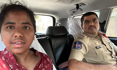 Good Samaritan Cop Helps Lost Girl Reach Exam Centre on Time