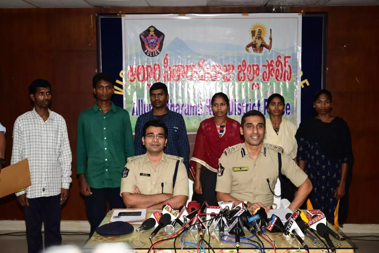 6 Maoists surrender before police in Visakhapatnam