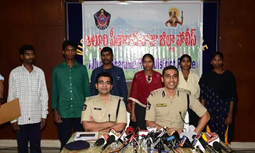 6 Maoists surrender before police in Visakhapatnam