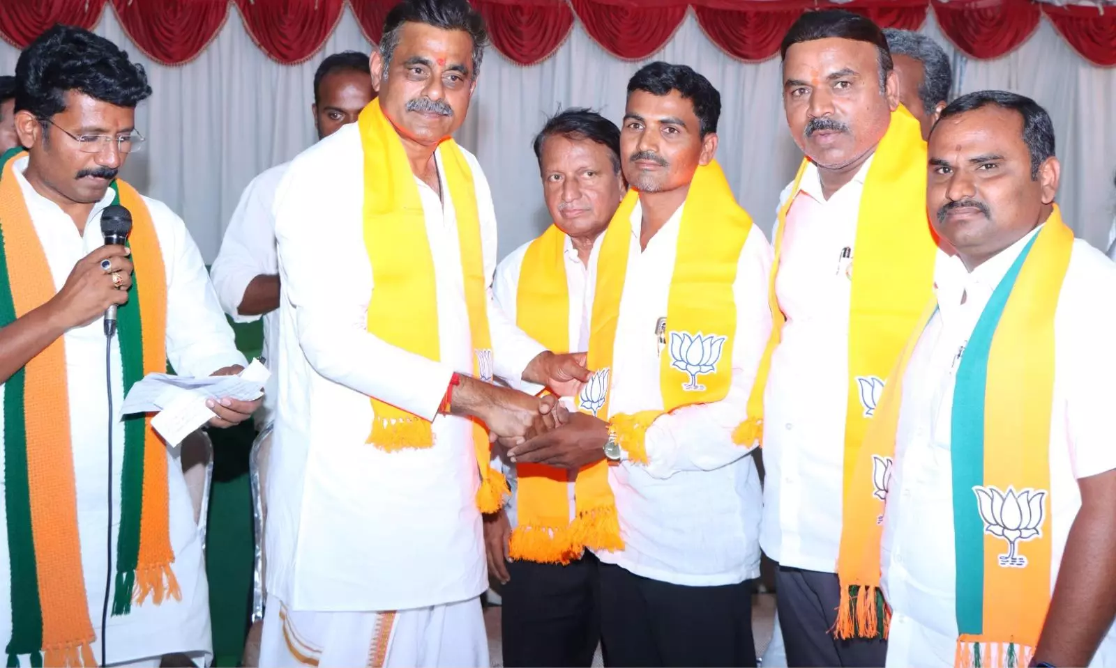 Dont Exploit Caste Divisions, Says Konda Vishweshwar Reddy