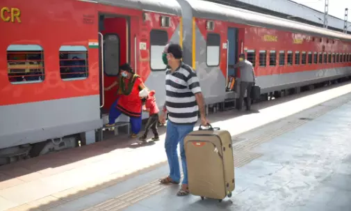 Indian Railways Introduces Affordable Economy Meals at Select Stations