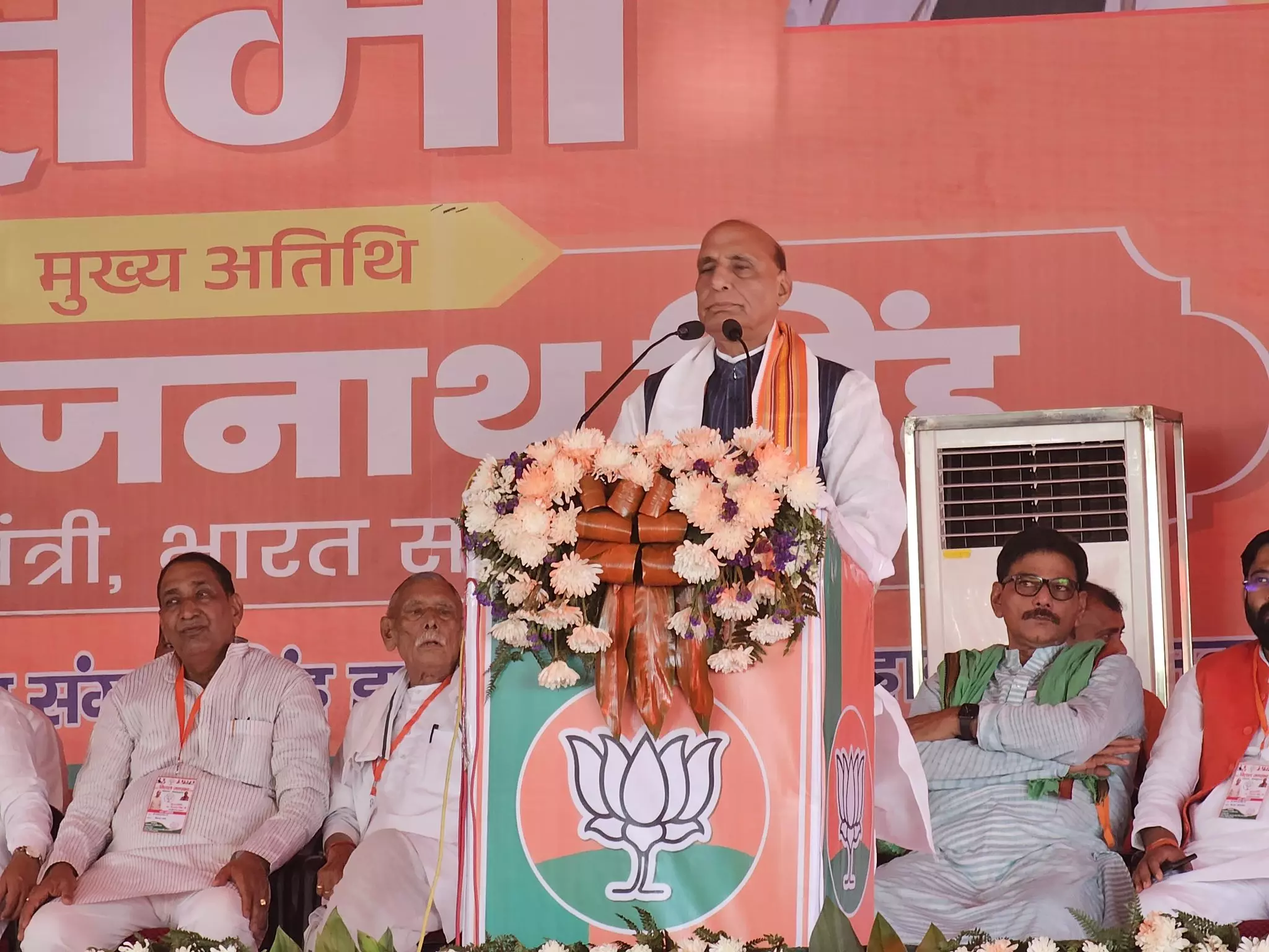 PM Modi doesnt do politics on religion basis: Rajnath Singh